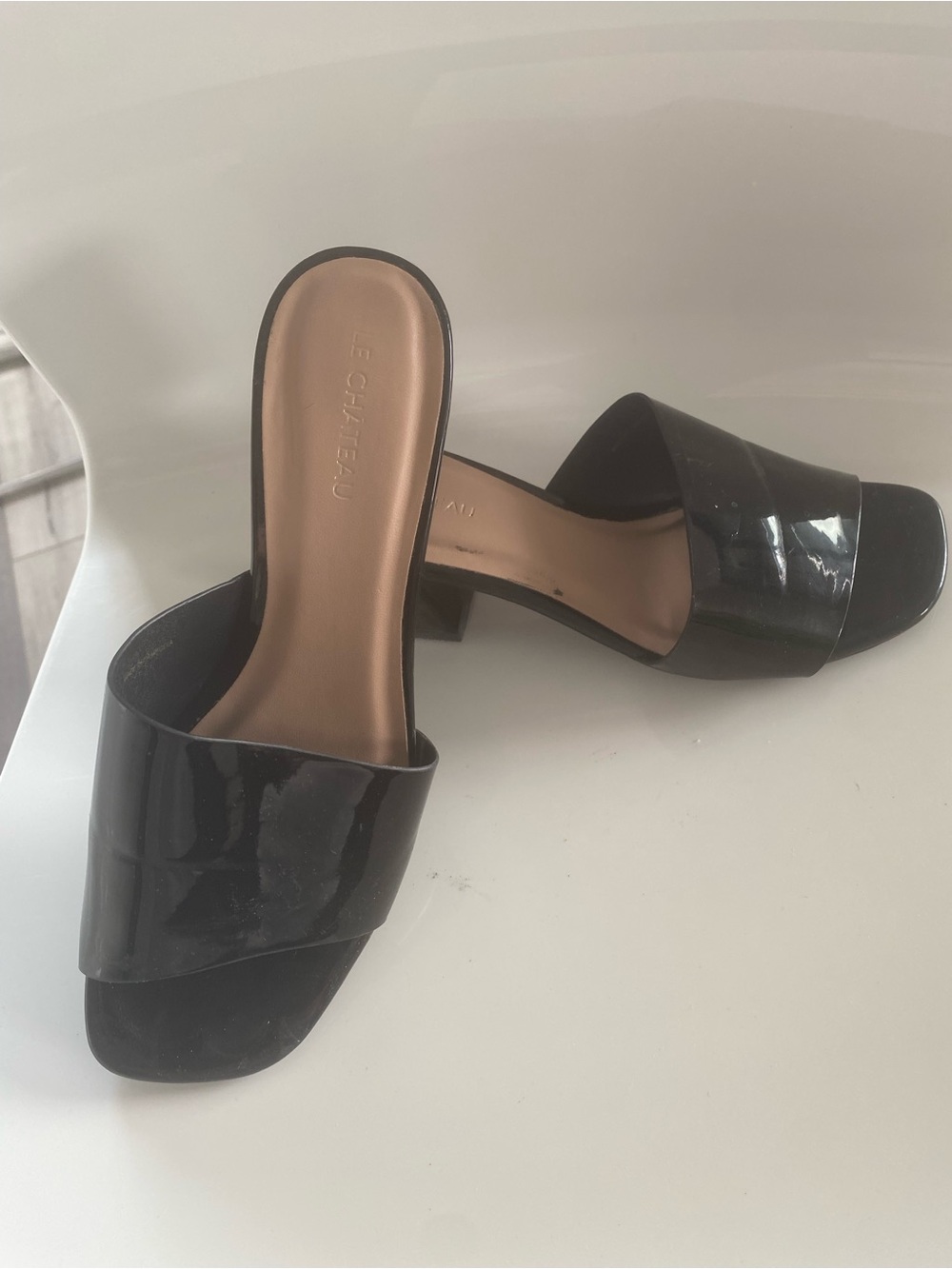 le chateau Black Patent Mule Slides